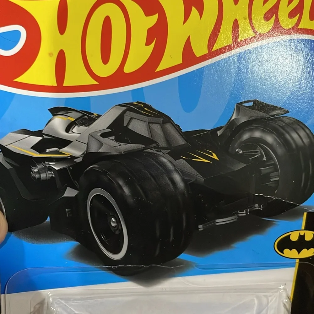 Batman Hot Wheels Arkham Knight Batmobile & Car and A Batman Batarang Keychain